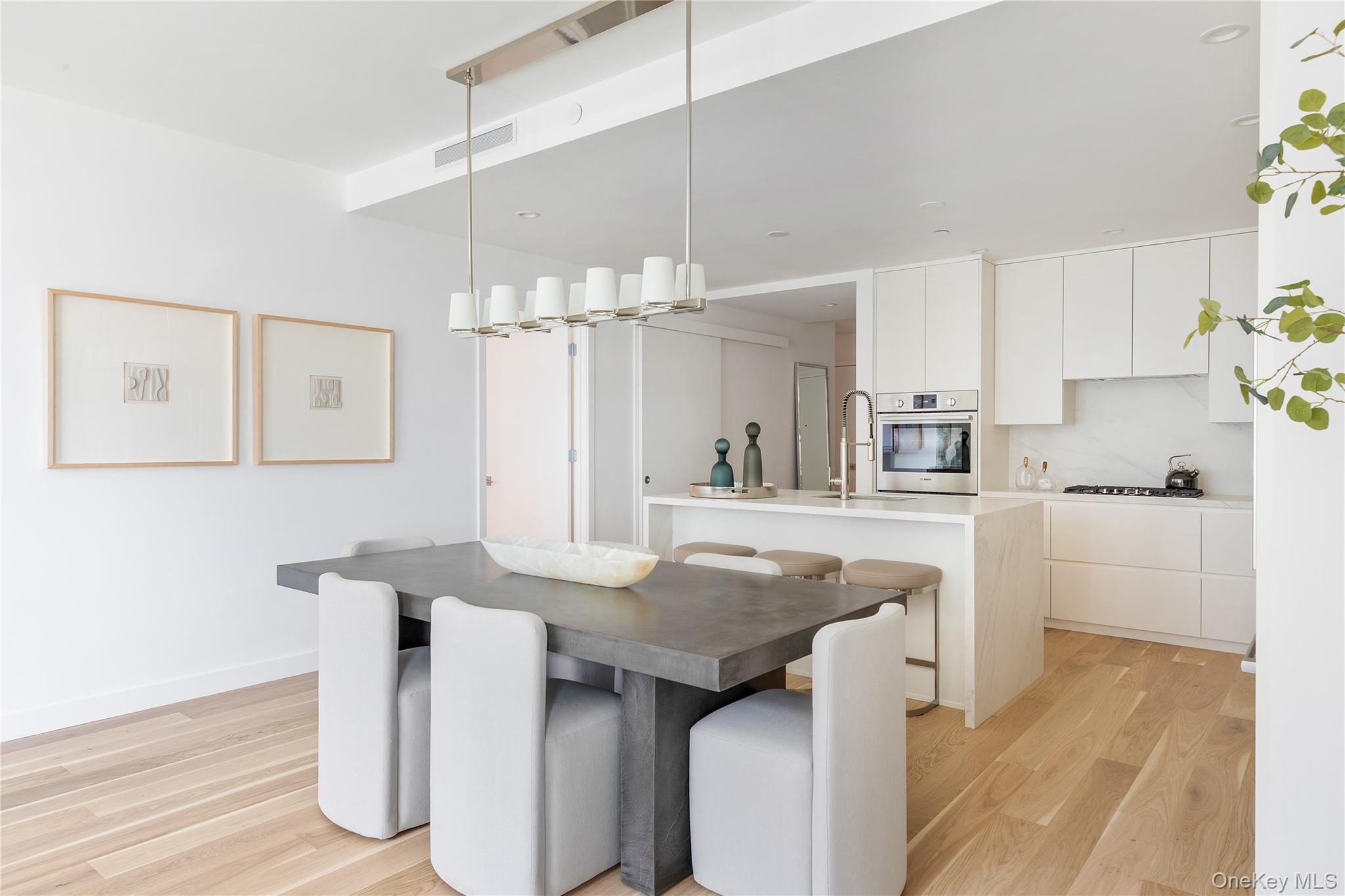 140 Boardwalk Unit: 810 B