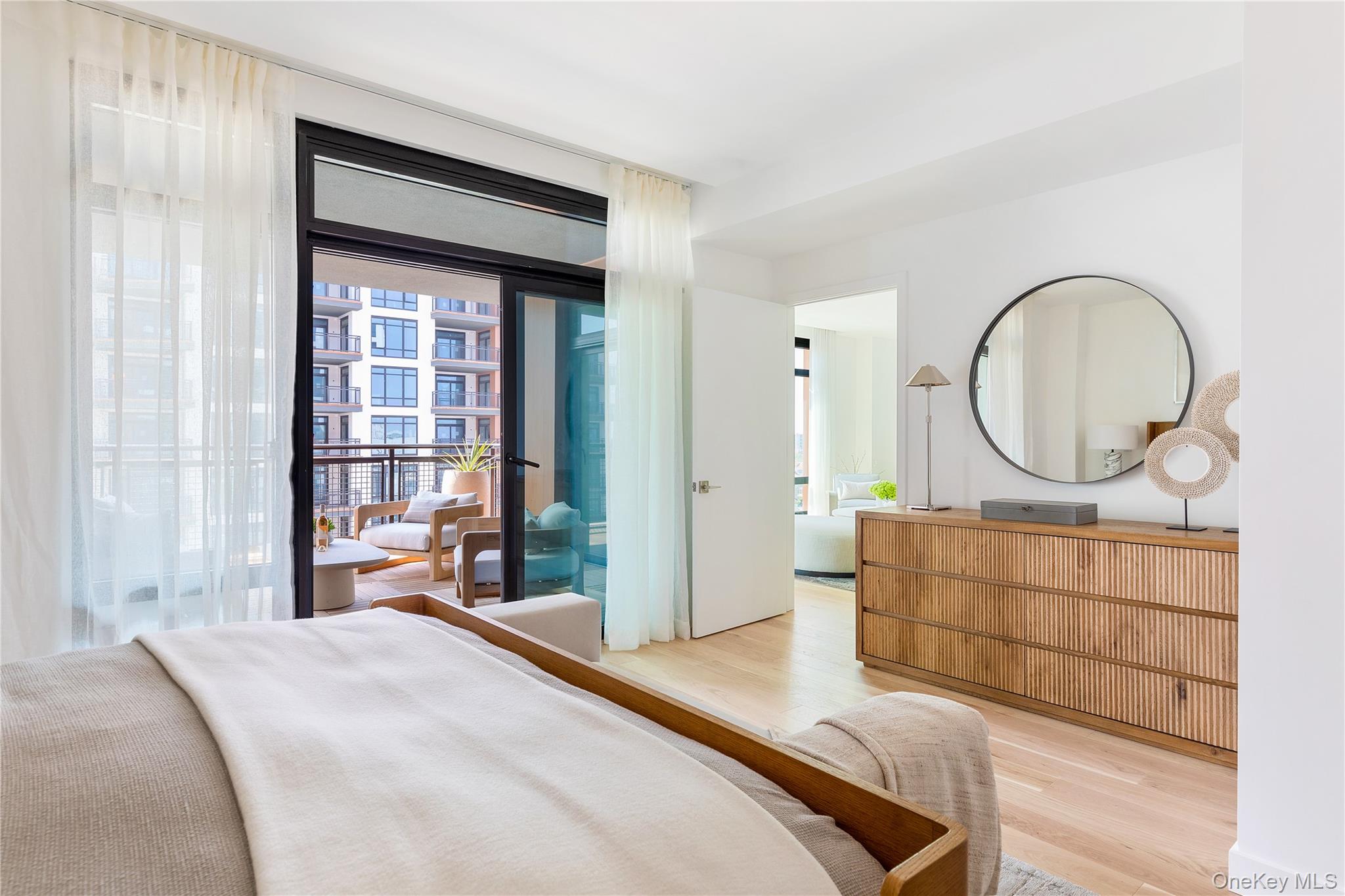 140 Boardwalk Unit: 810 B