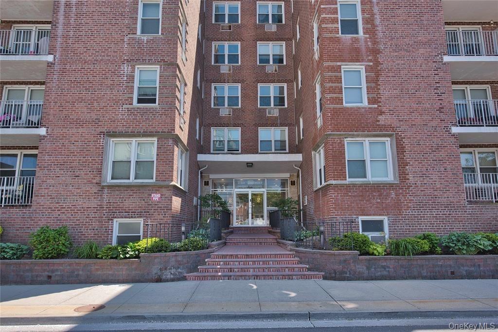210 E Broadway Unit: 5A