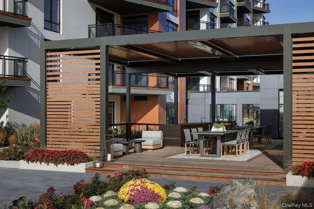 100 Boardwalk Unit: 612 A