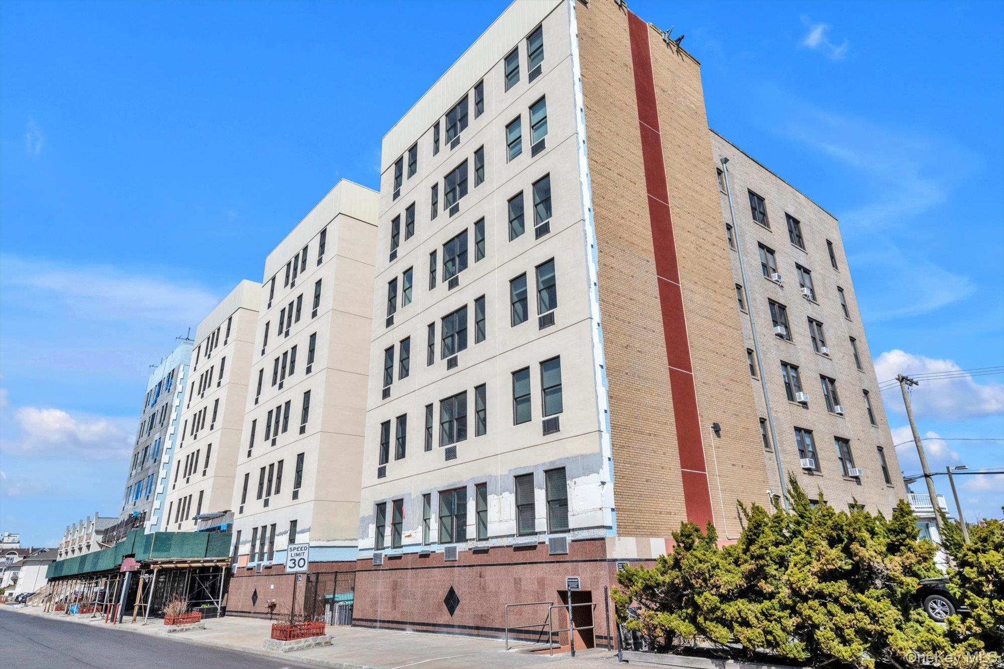 25 W Broadway Unit: 207