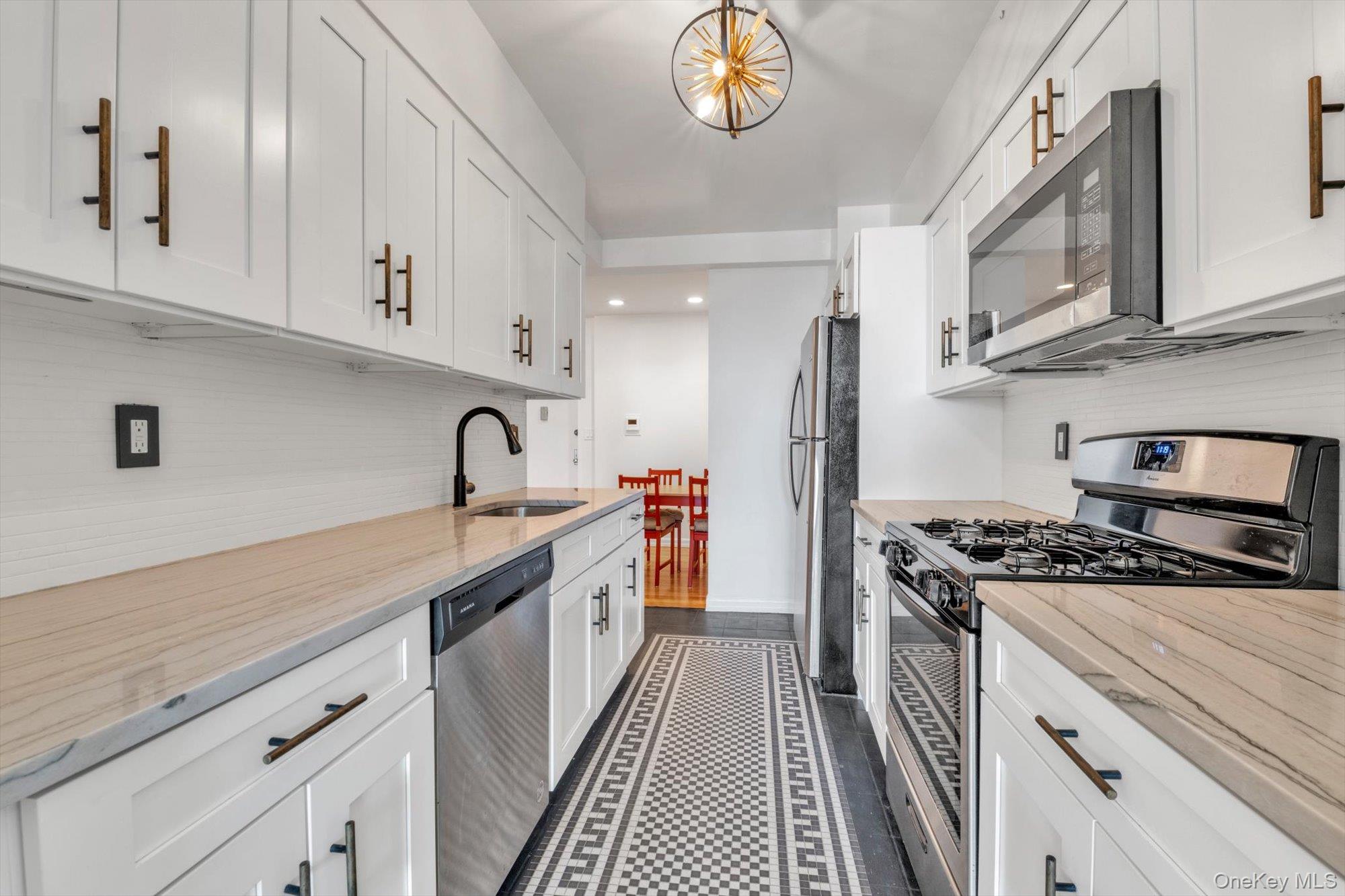 25 W Broadway Unit: 207