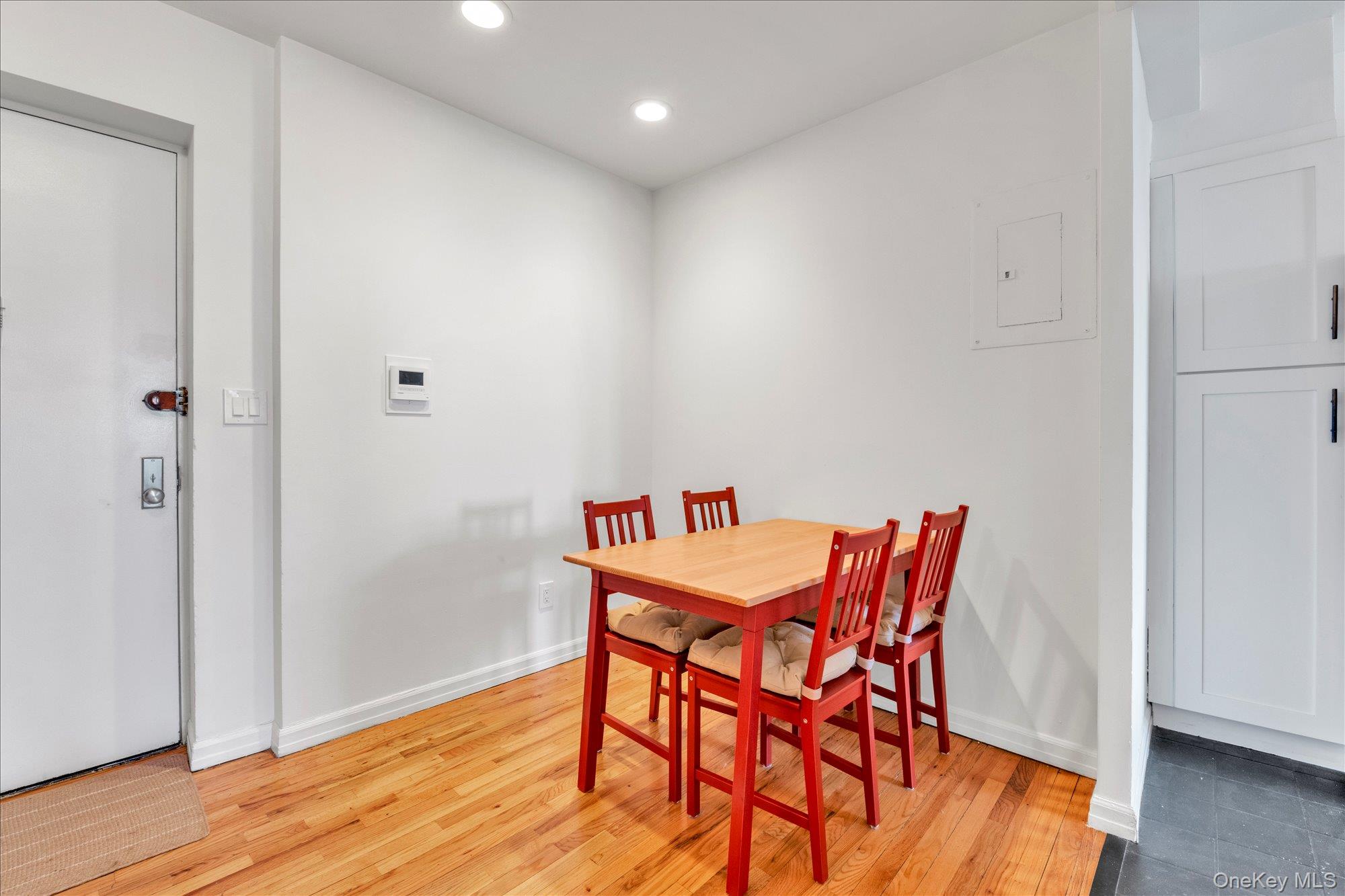 25 W Broadway Unit: 207