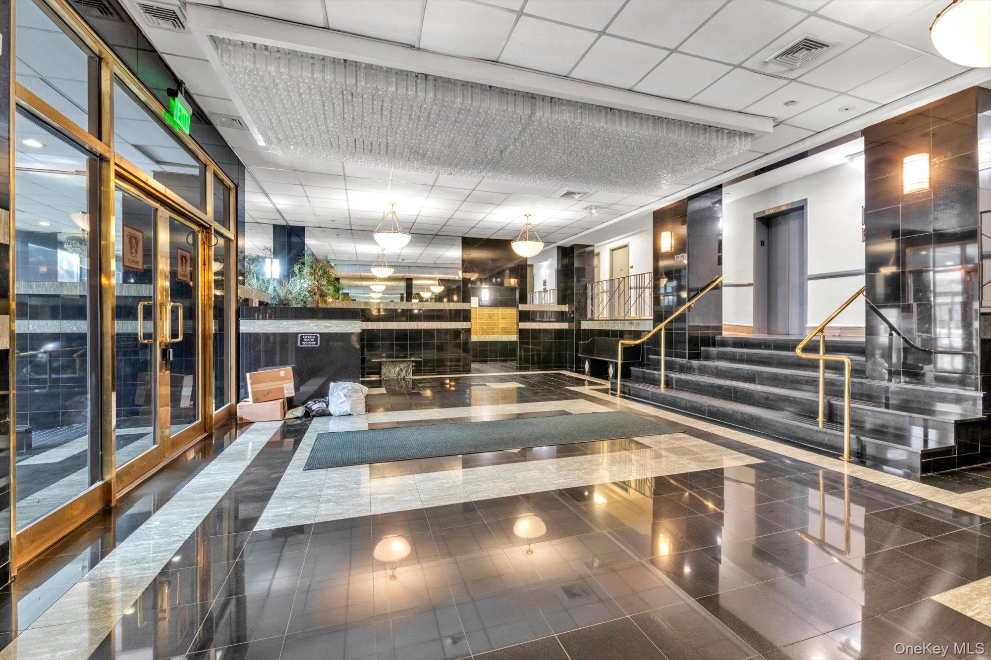 25 W Broadway Unit: 207