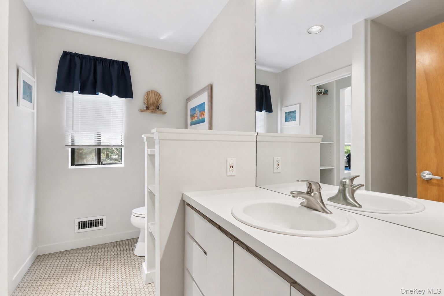 287 Bay Walk