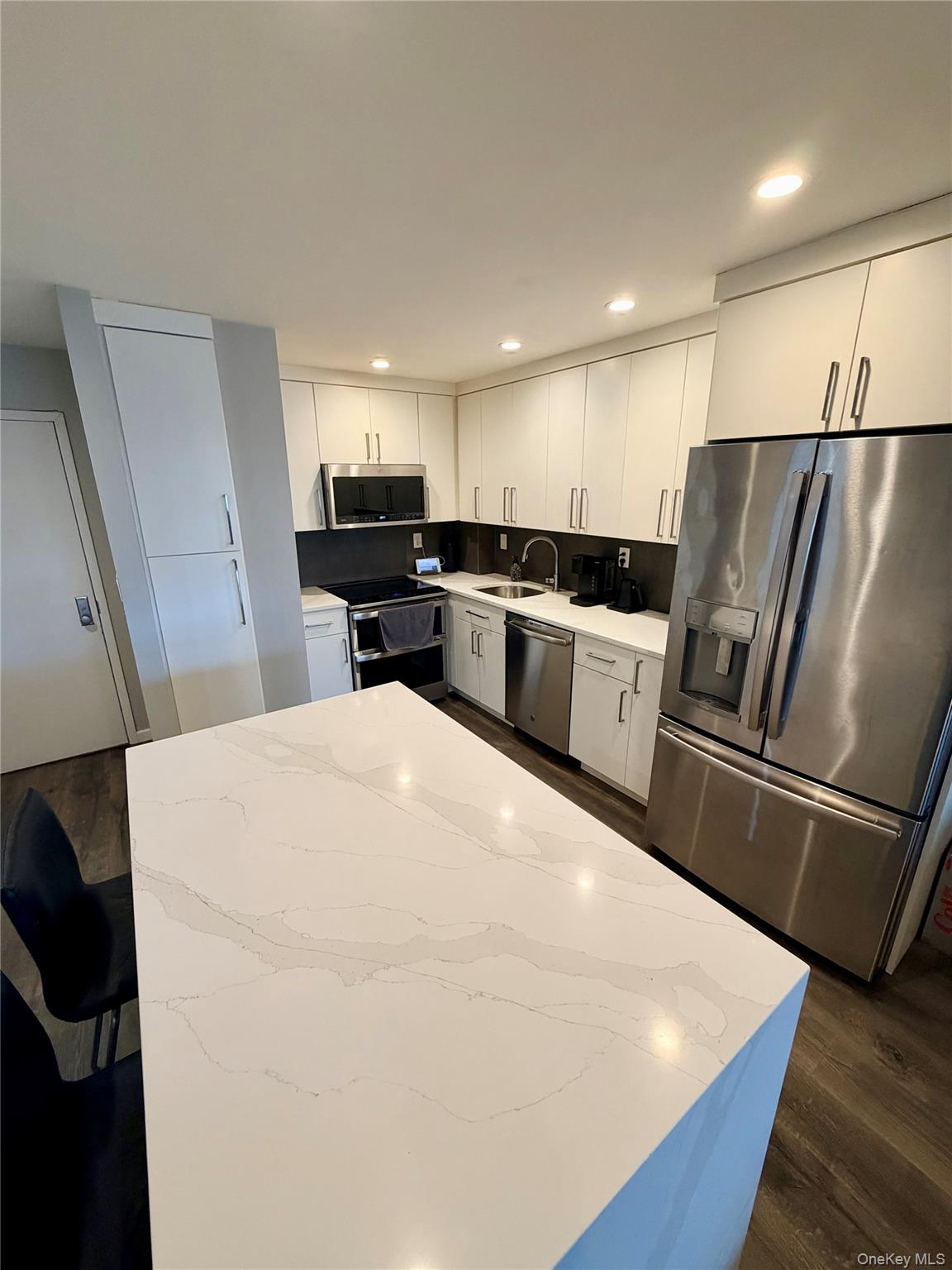 360 Shore Road Unit: 9B