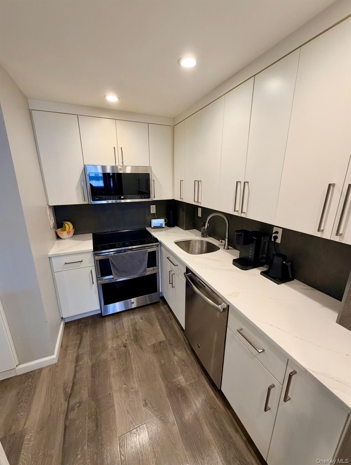 360 Shore Road Unit: 9B
