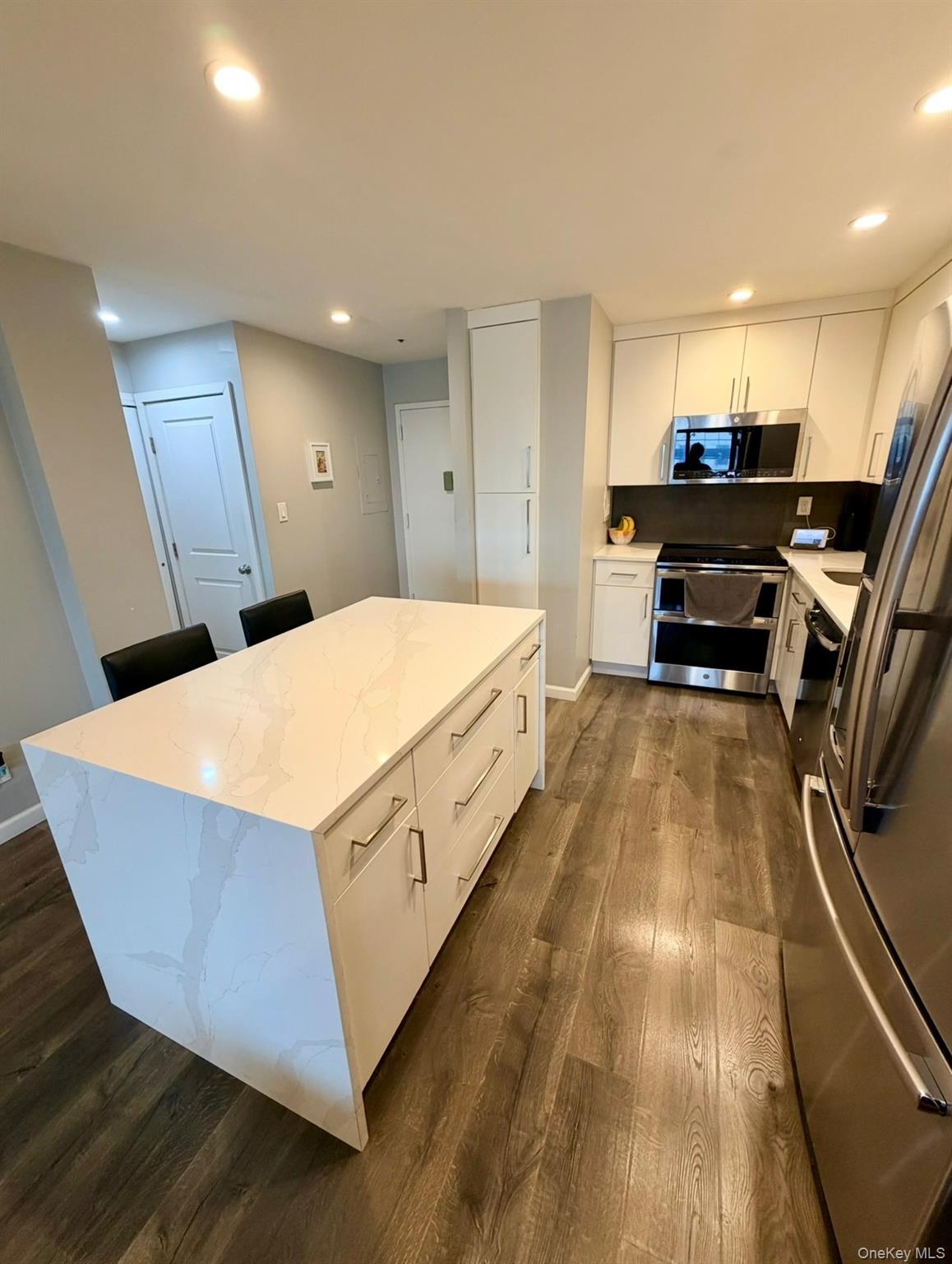 360 Shore Road Unit: 9B