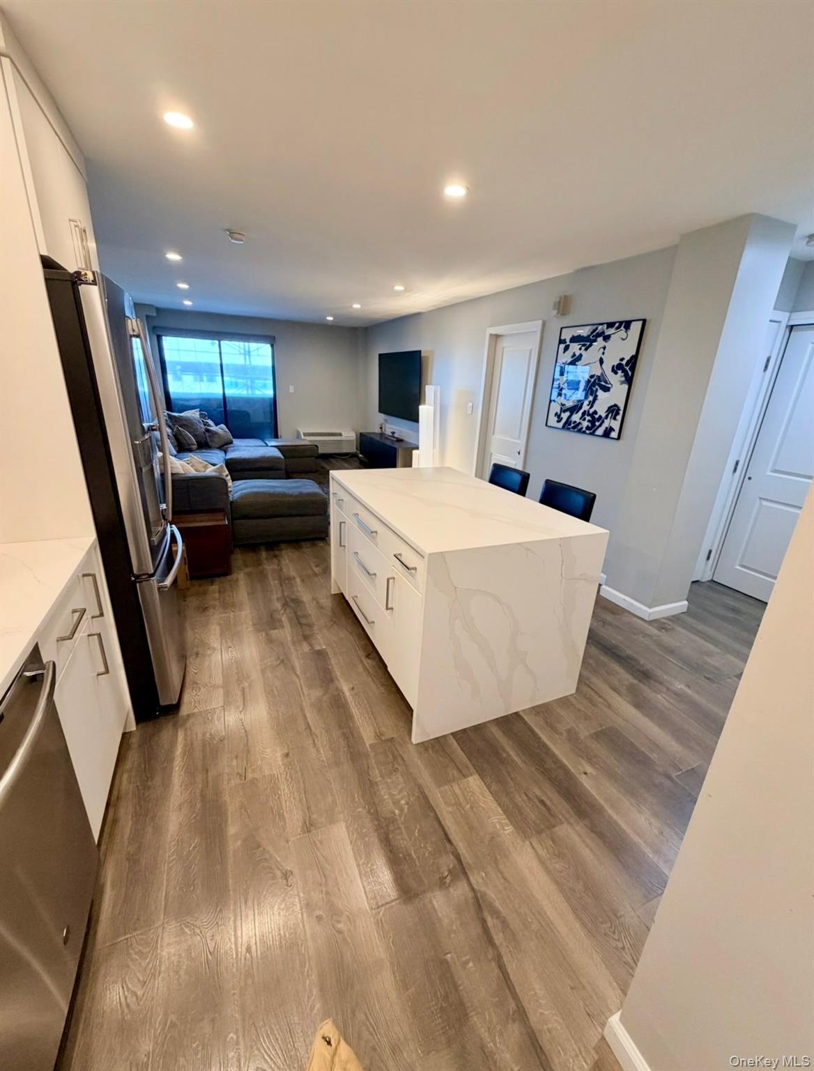 360 Shore Road Unit: 9B
