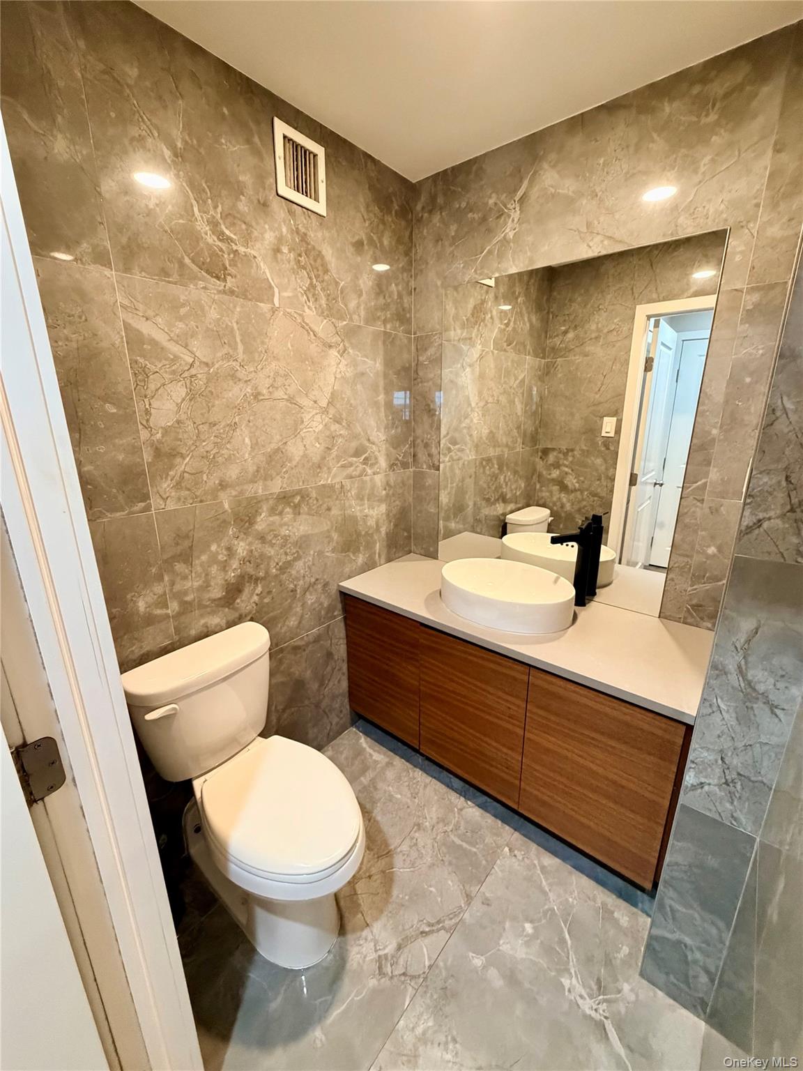 360 Shore Road Unit: 9B