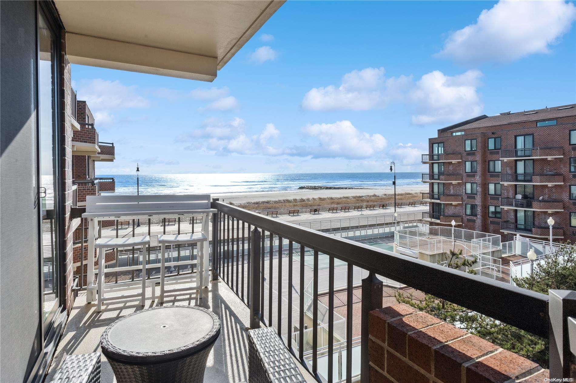 730 W Broadway Unit: 4J