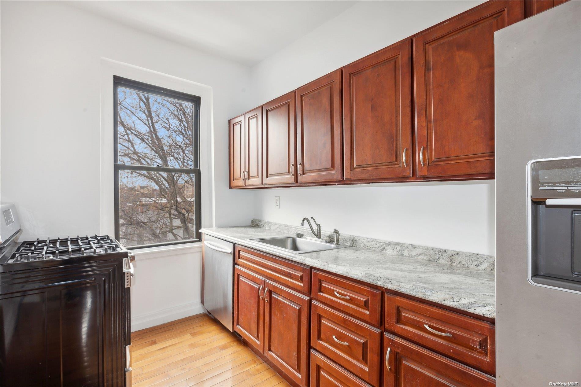 21-57 33rd Street Unit: 4D