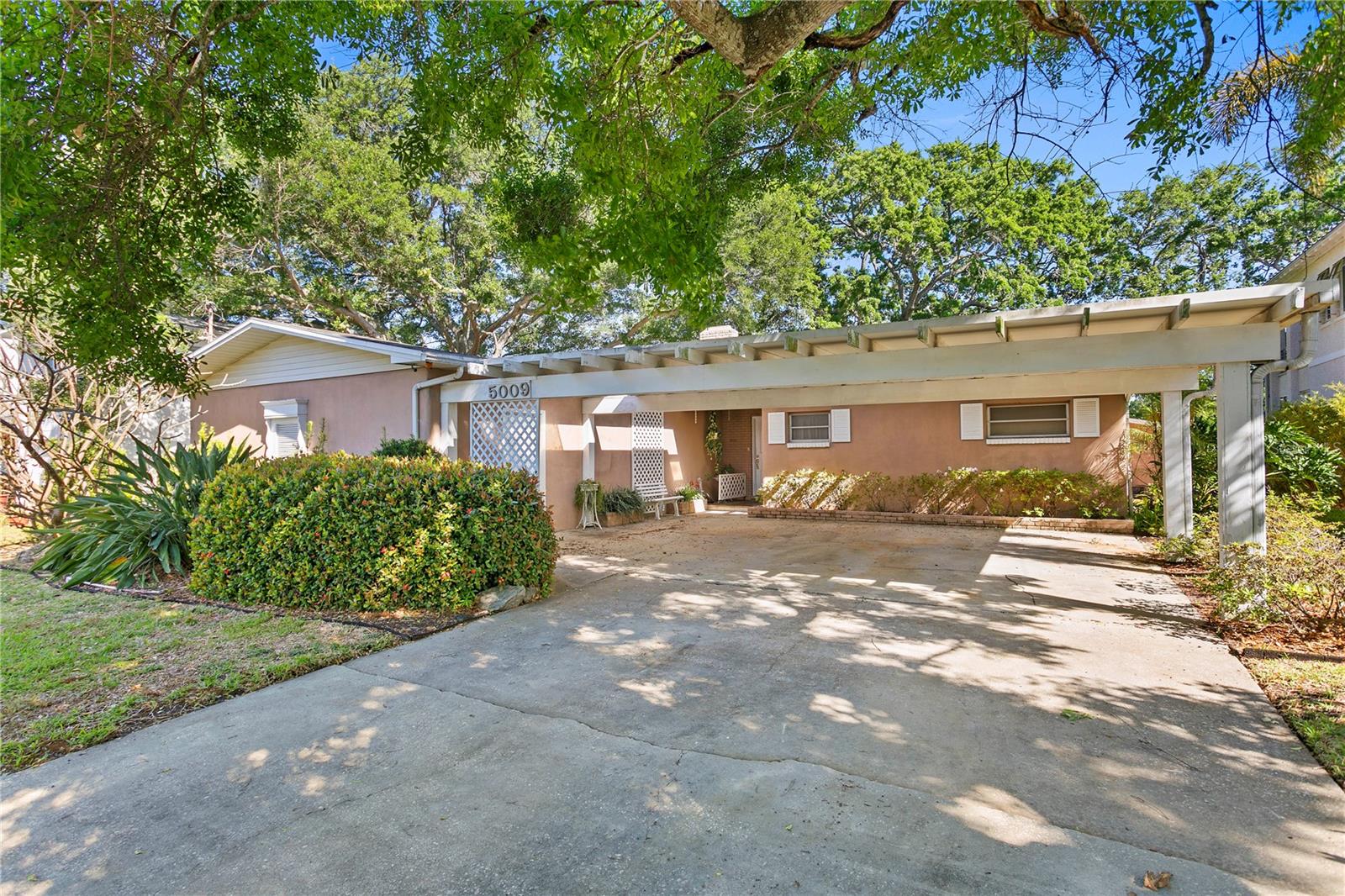 5009 W SPRING LAKE DR