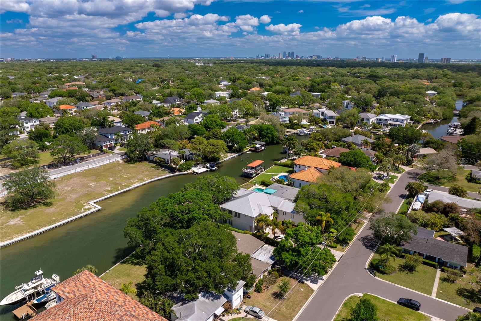 5009 W SPRING LAKE DR