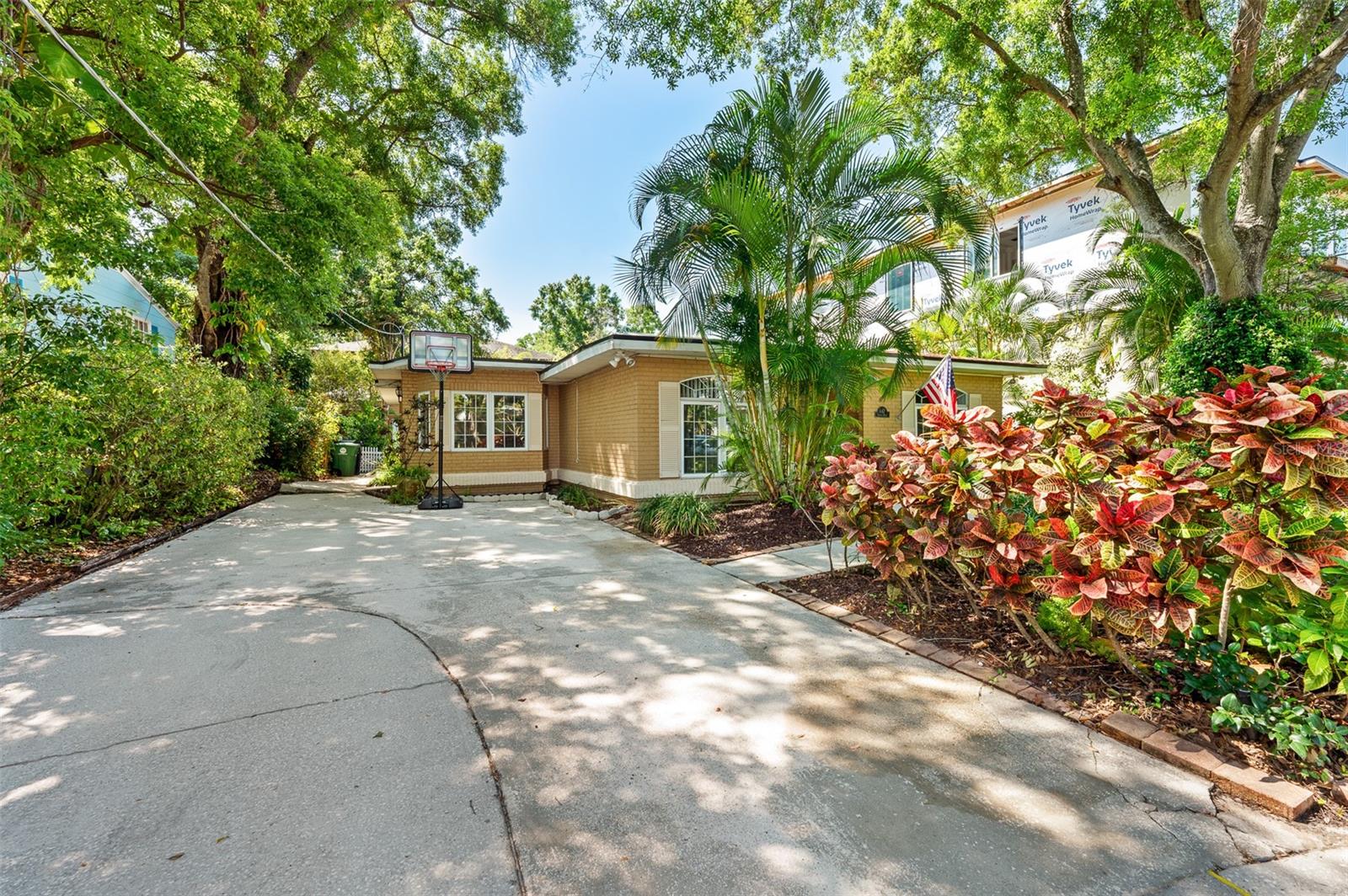 647 GENEVA PL