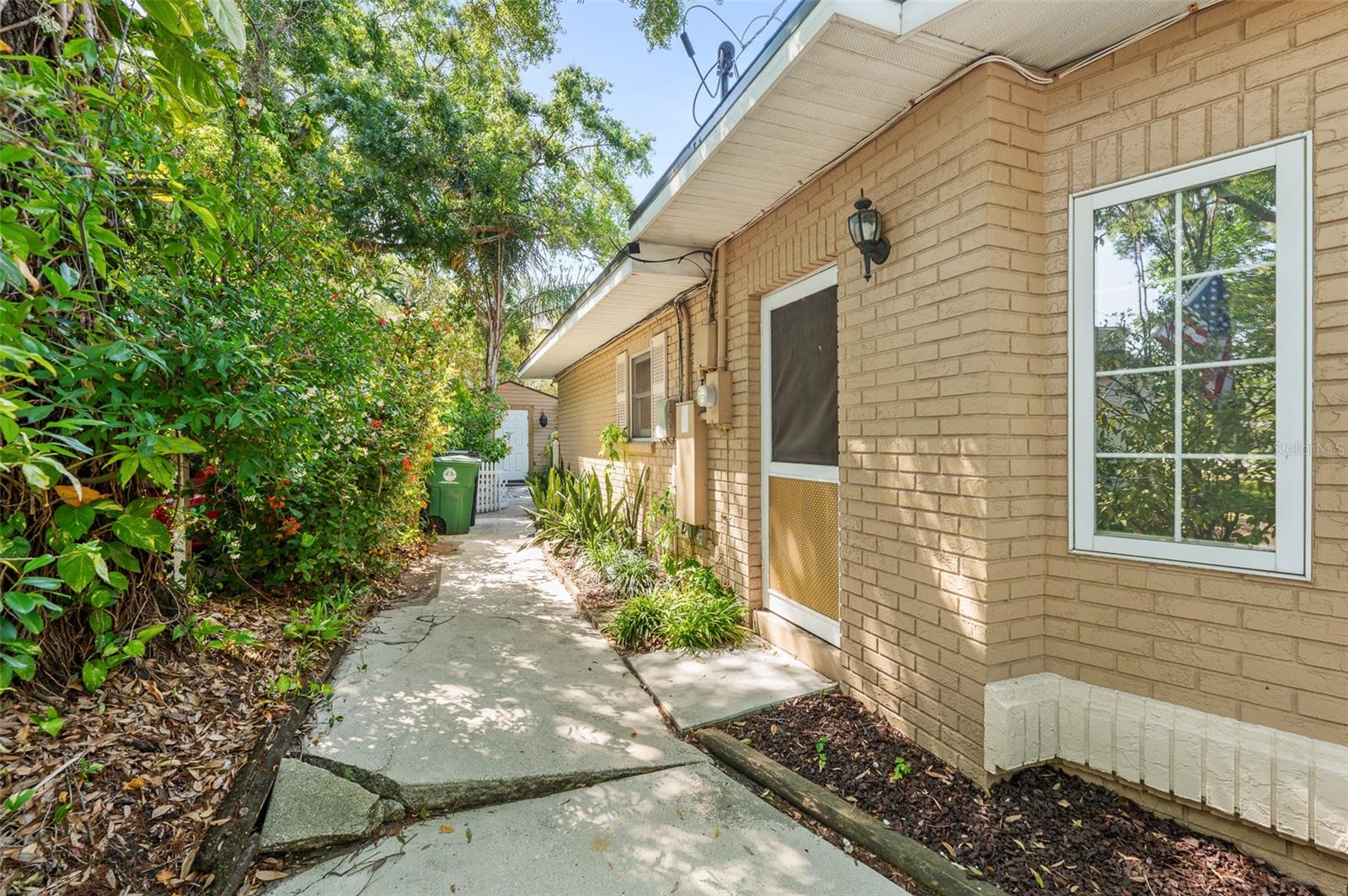 647 GENEVA PL