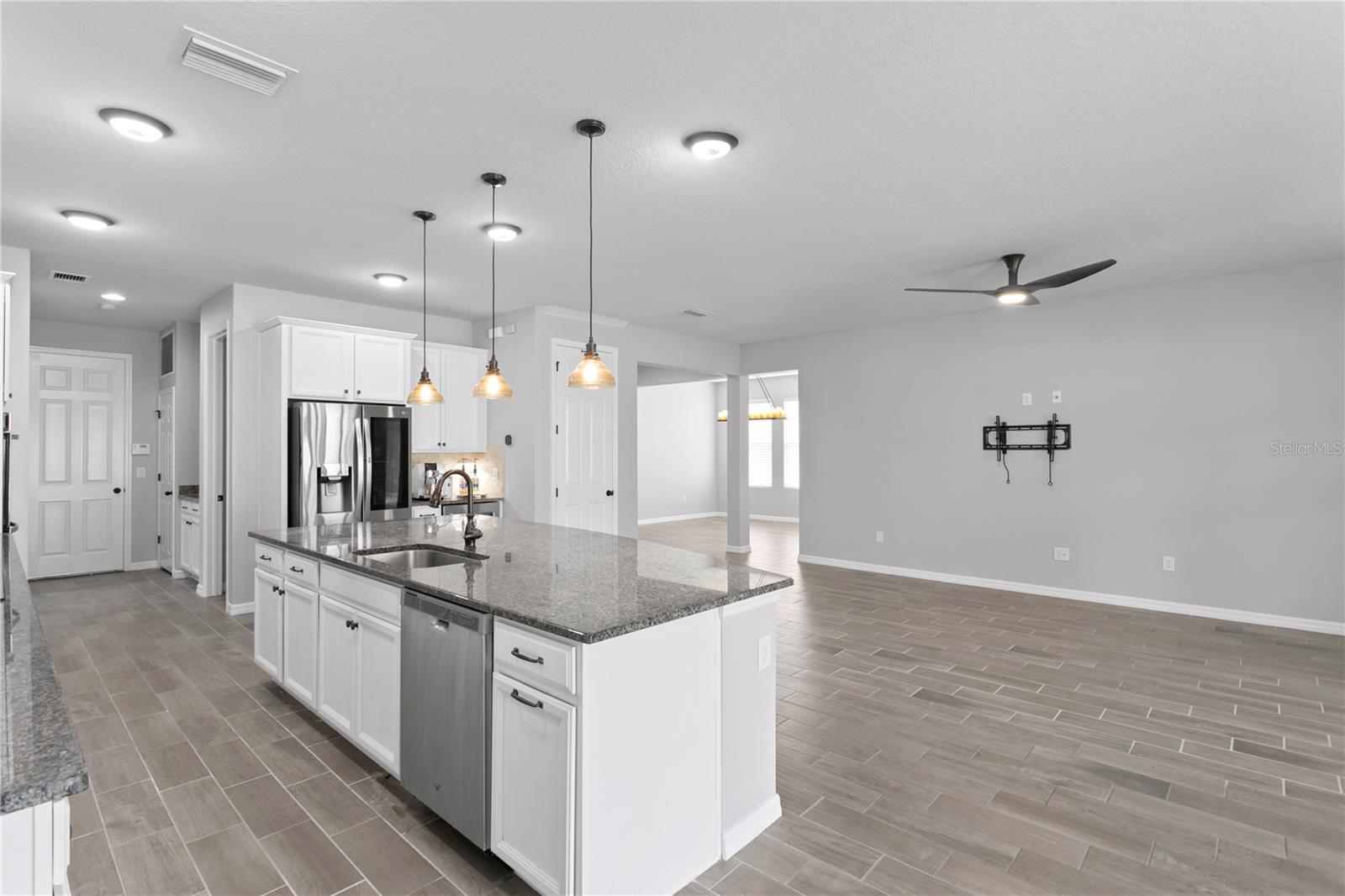 1917 MOORHEN WAY