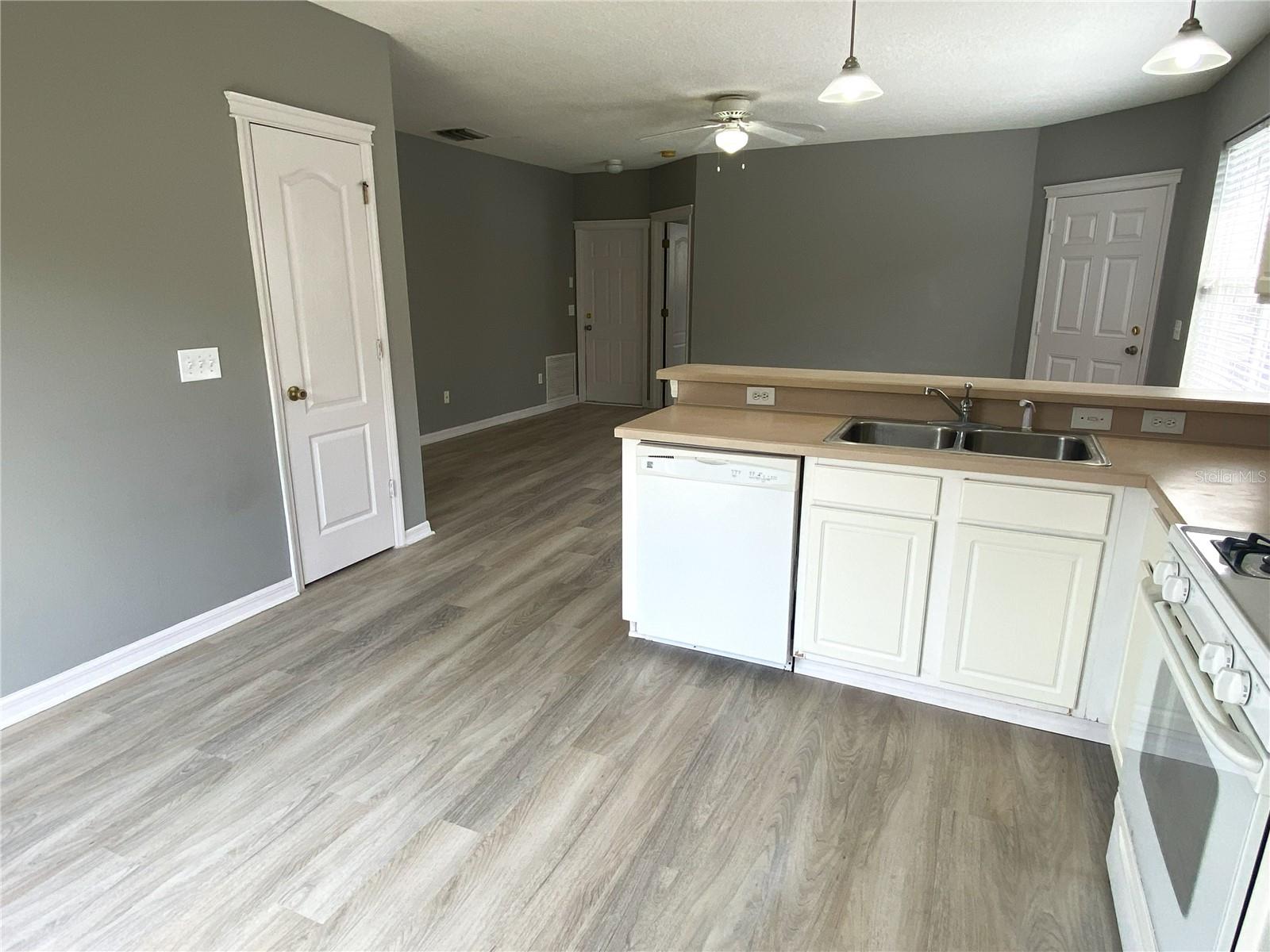 7519 OXFORD GARDEN CIR