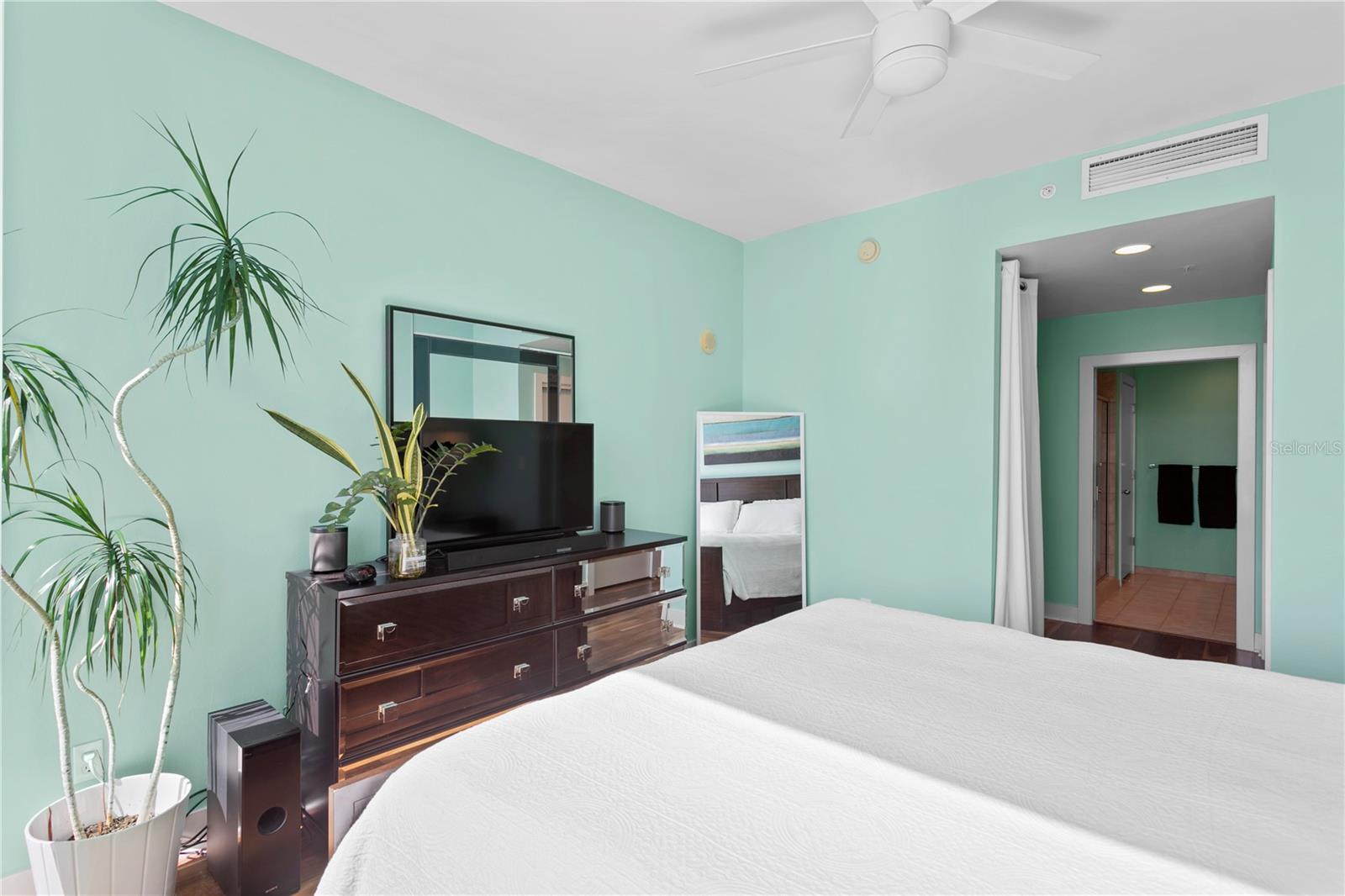 1120 E KENNEDY BLVD #1210
