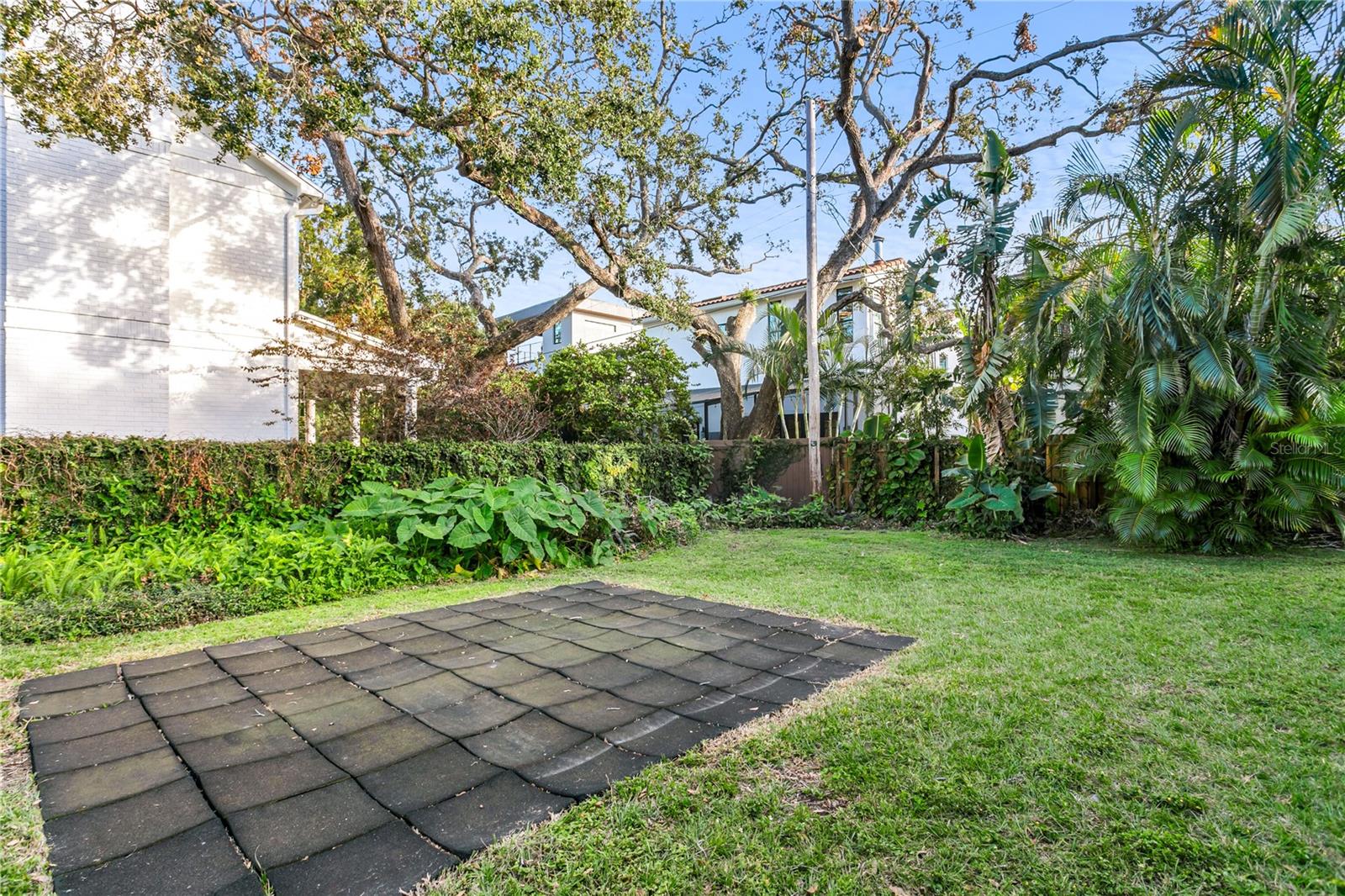 2918 W BAY VILLA AVE