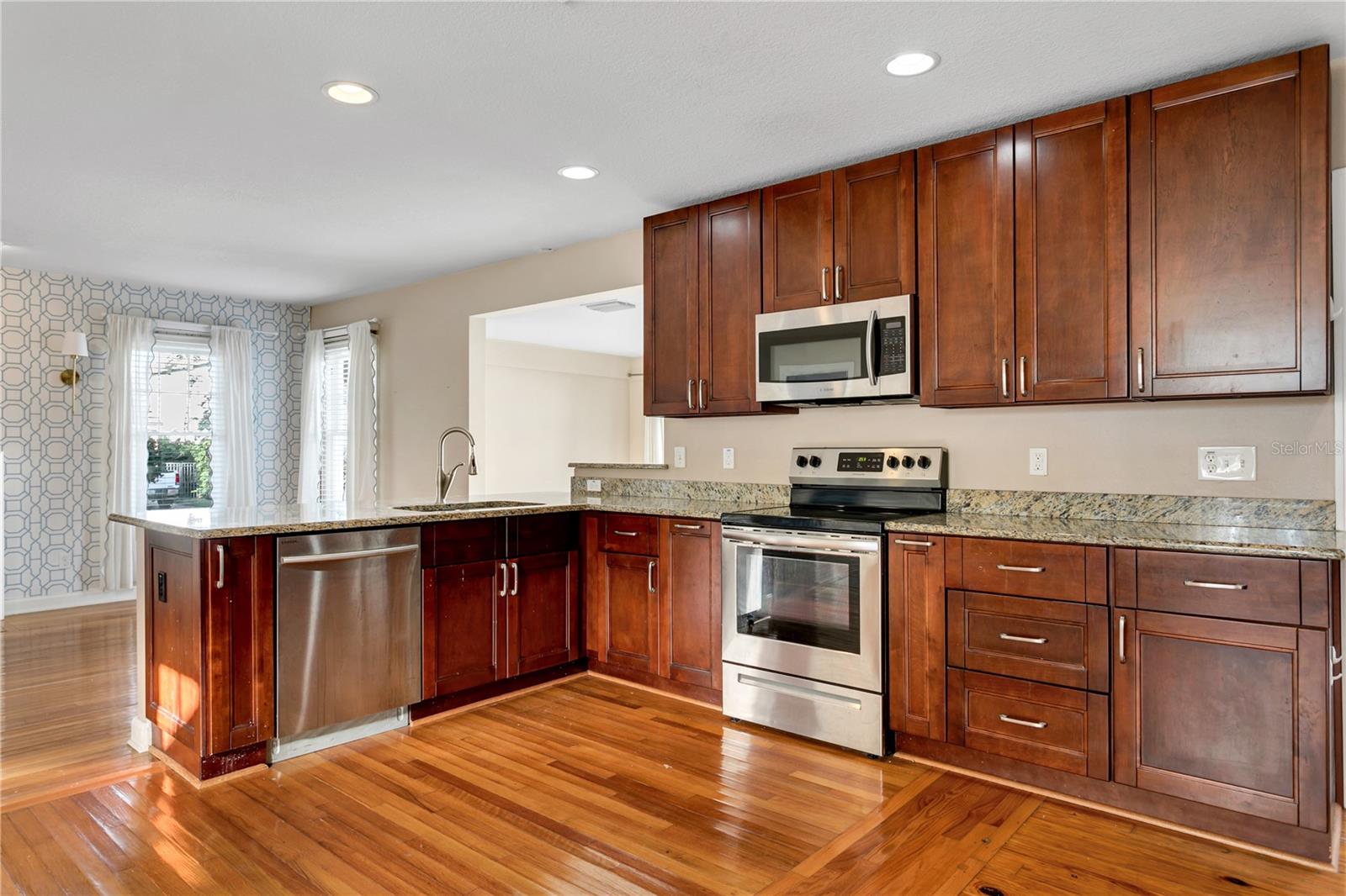 2918 W BAY VILLA AVE