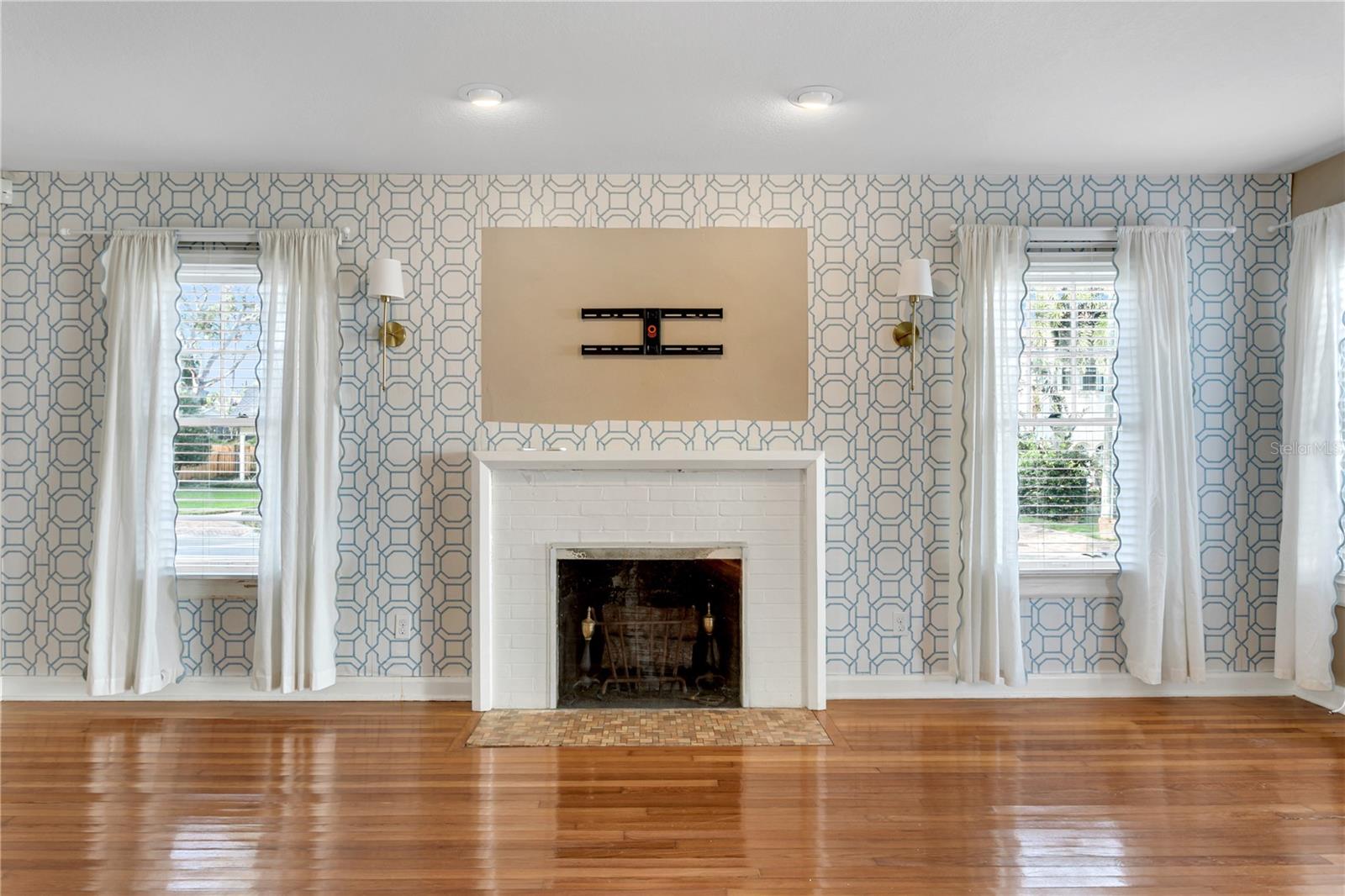 2918 W BAY VILLA AVE