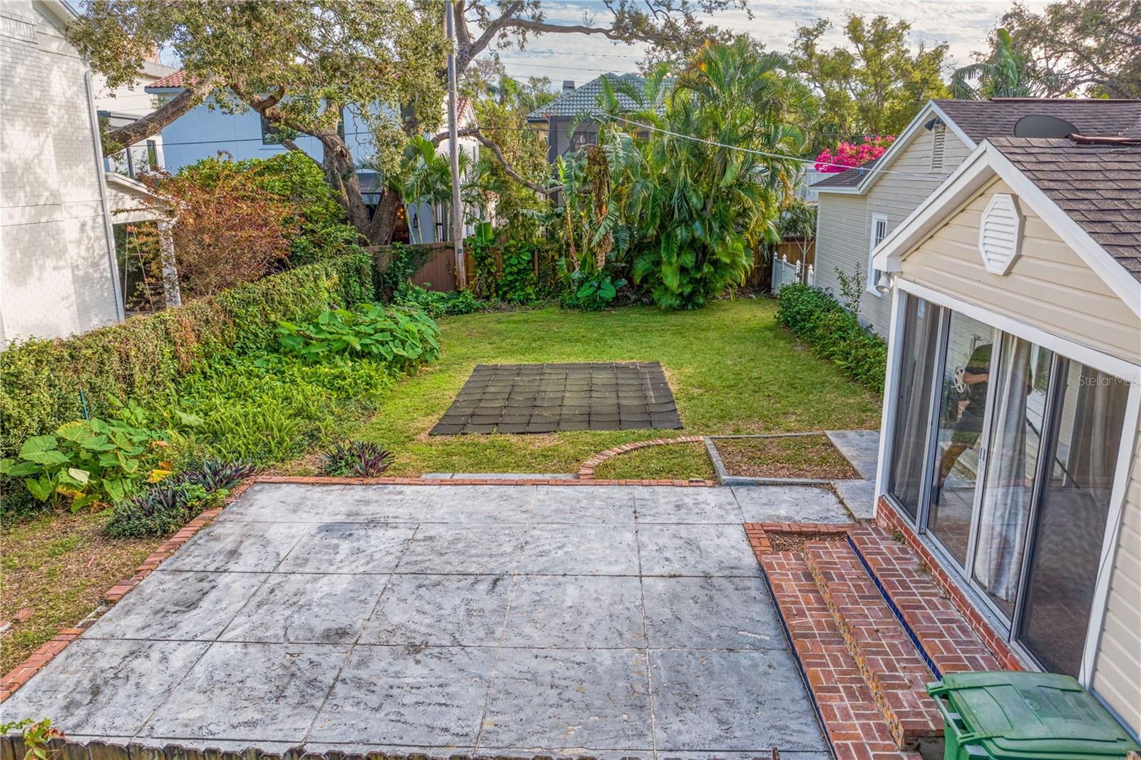 2918 W BAY VILLA AVE