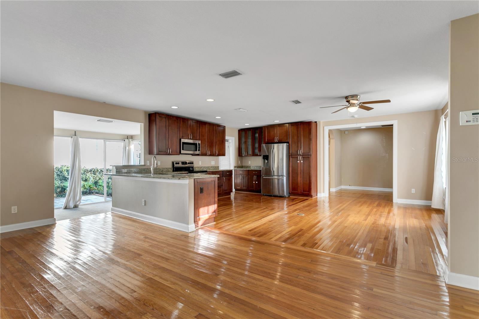 2918 W BAY VILLA AVE