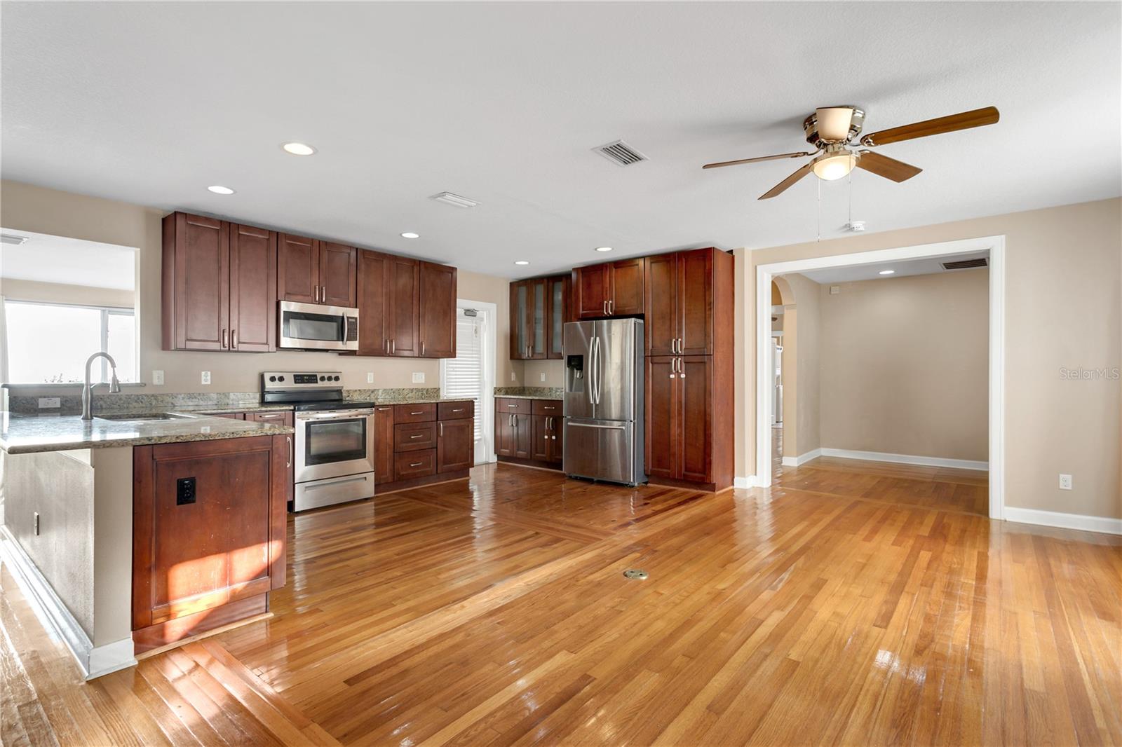 2918 W BAY VILLA AVE