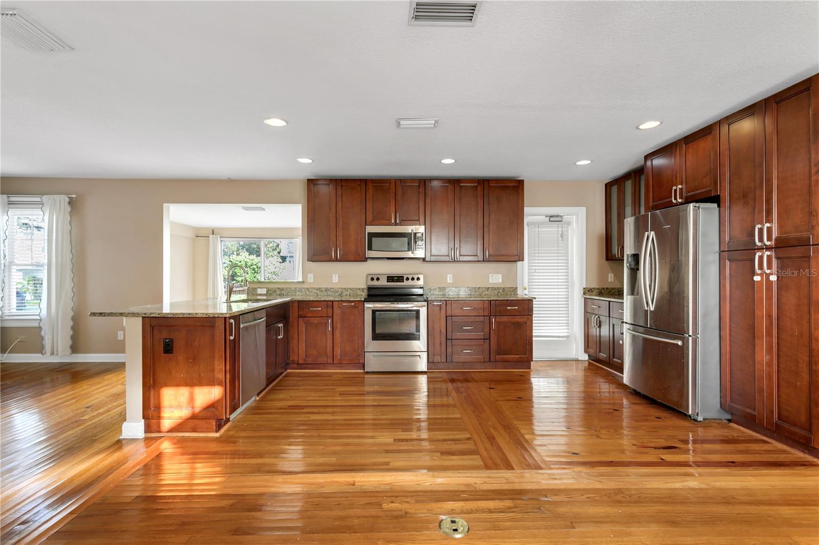 2918 W BAY VILLA AVE