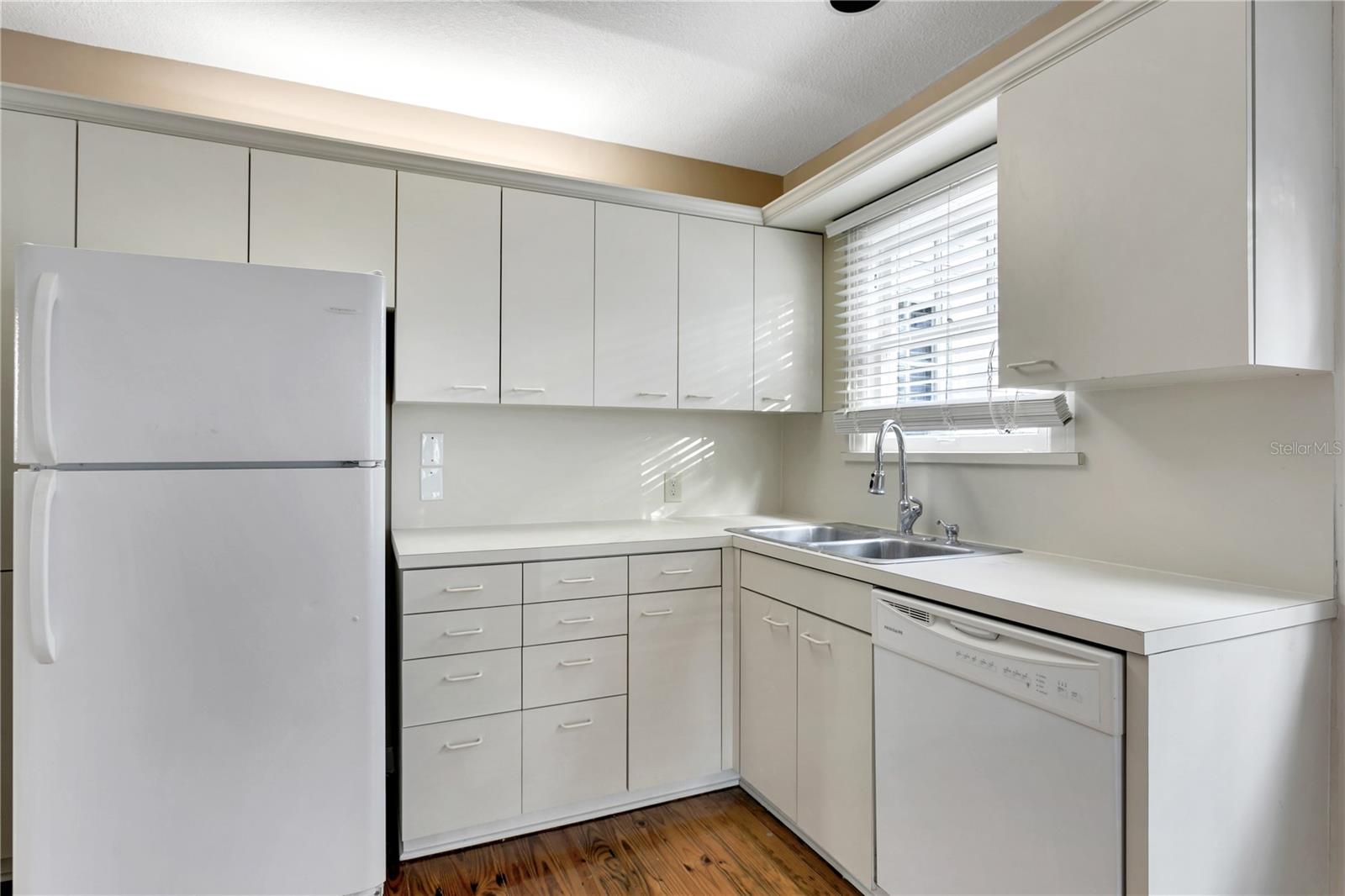 2918 W BAY VILLA AVE