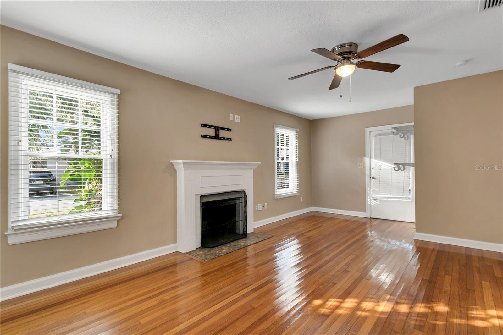 2918 W BAY VILLA AVE