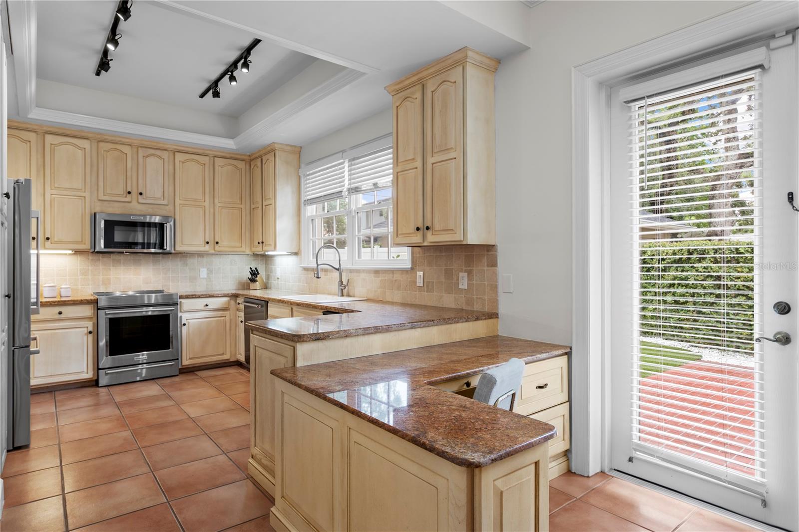 2915 W BAYSHORE CT #1/2