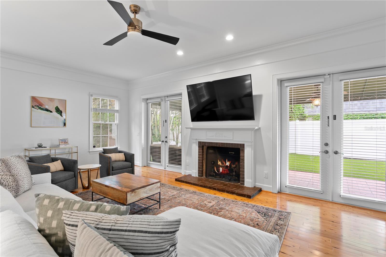 2915 W BAYSHORE CT #1/2