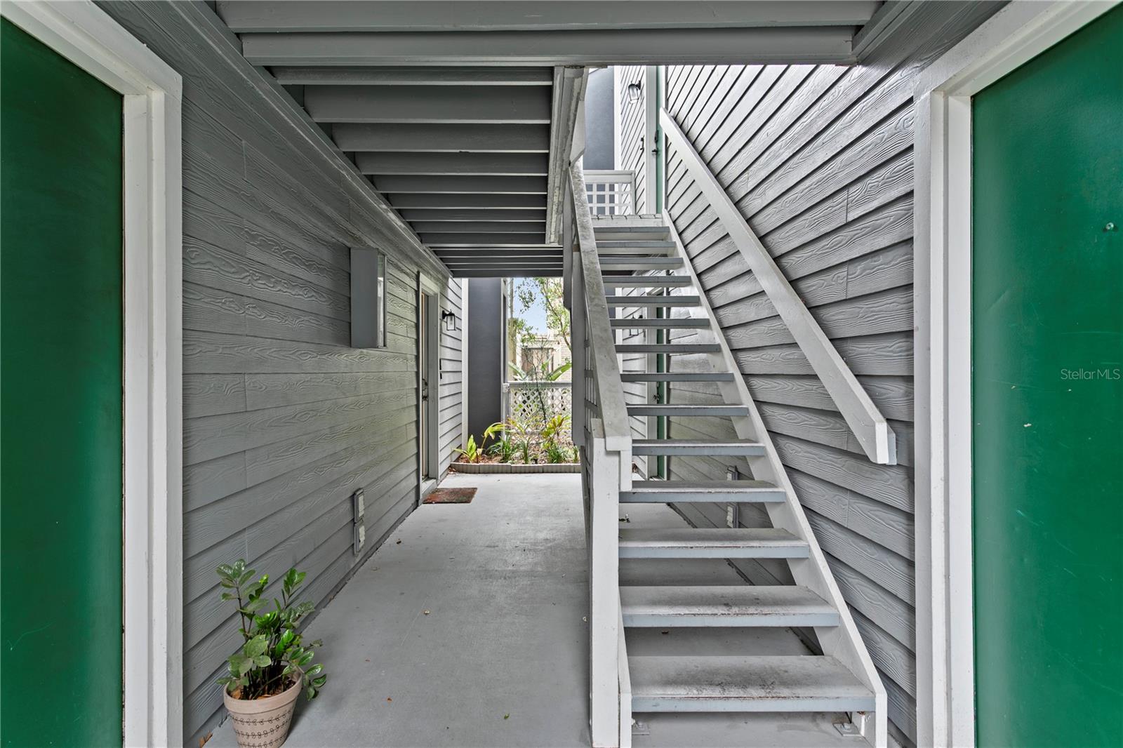 606 S ALBANY AVE #17
