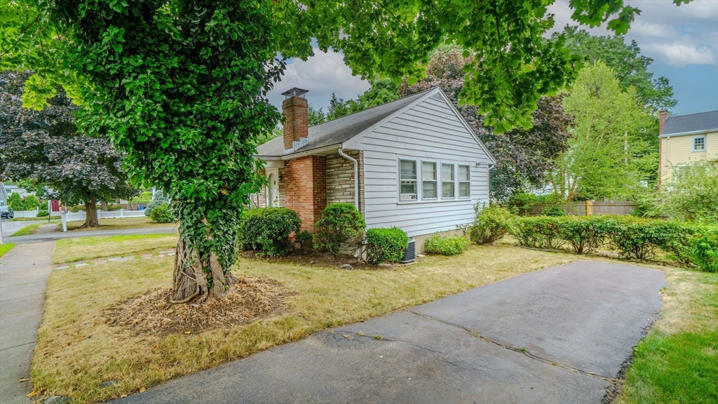 10 Westlund Rd