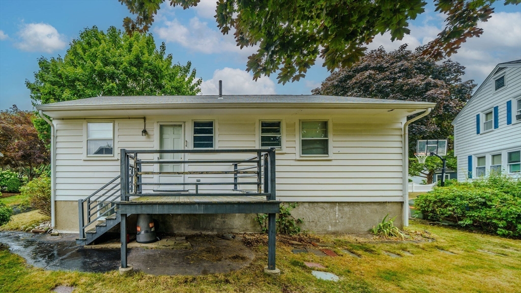 10 Westlund Rd