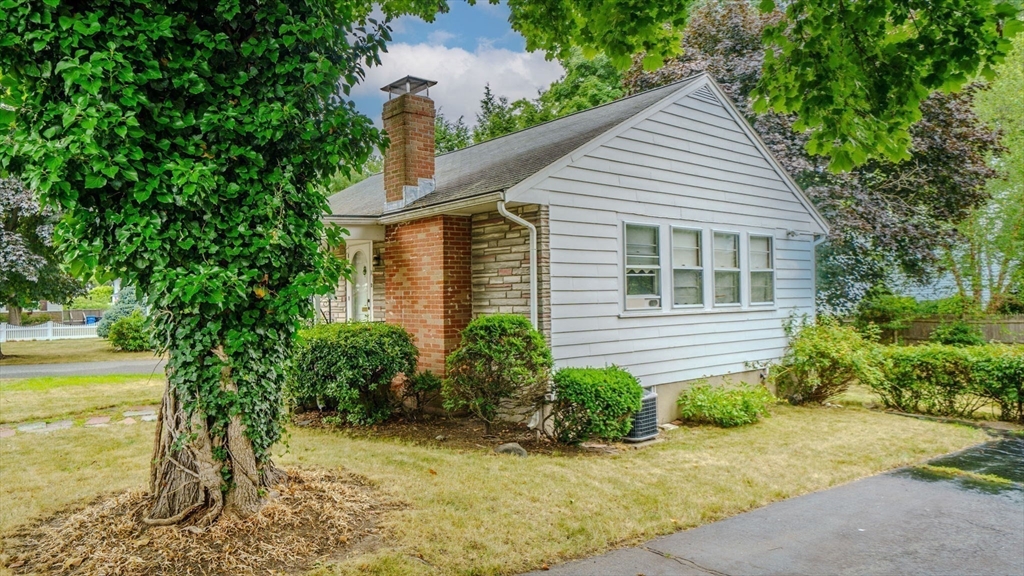 10 Westlund Rd