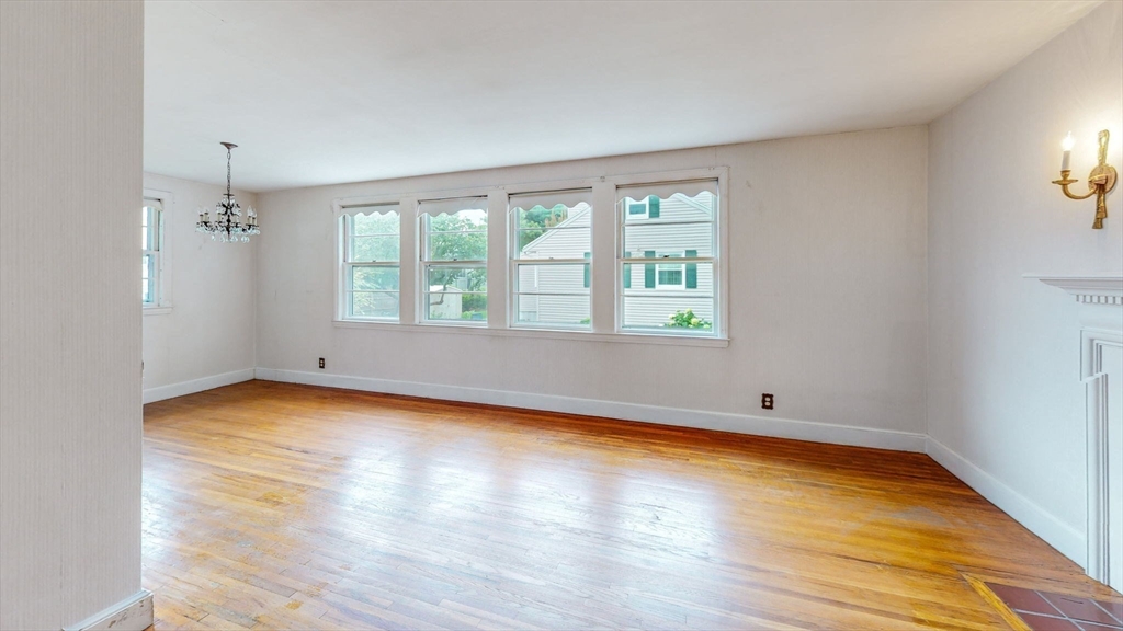 10 Westlund Rd