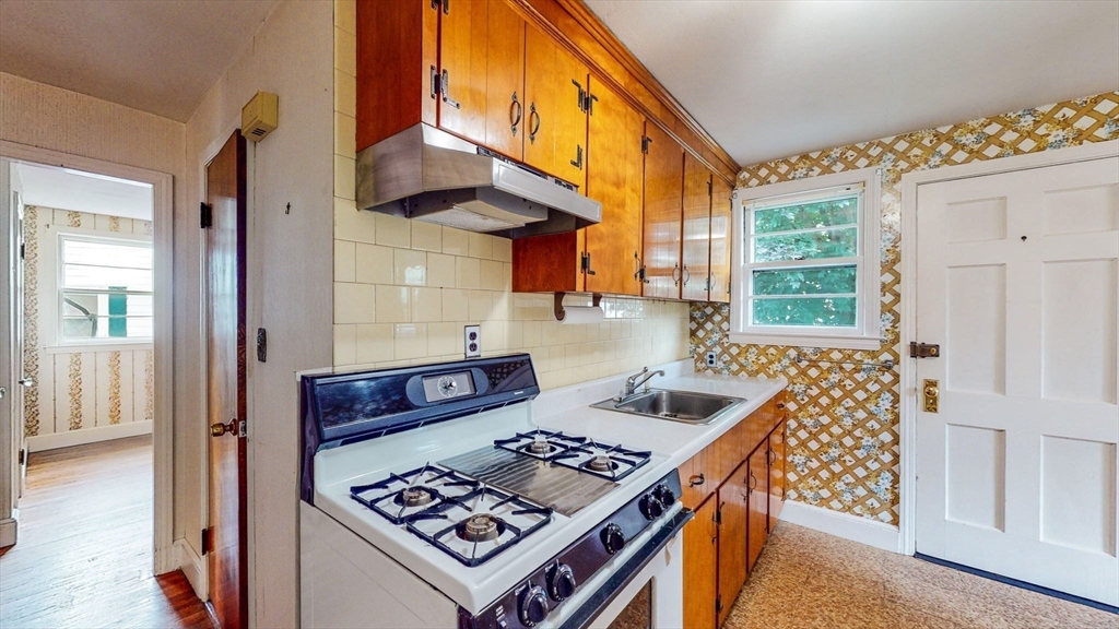 10 Westlund Rd