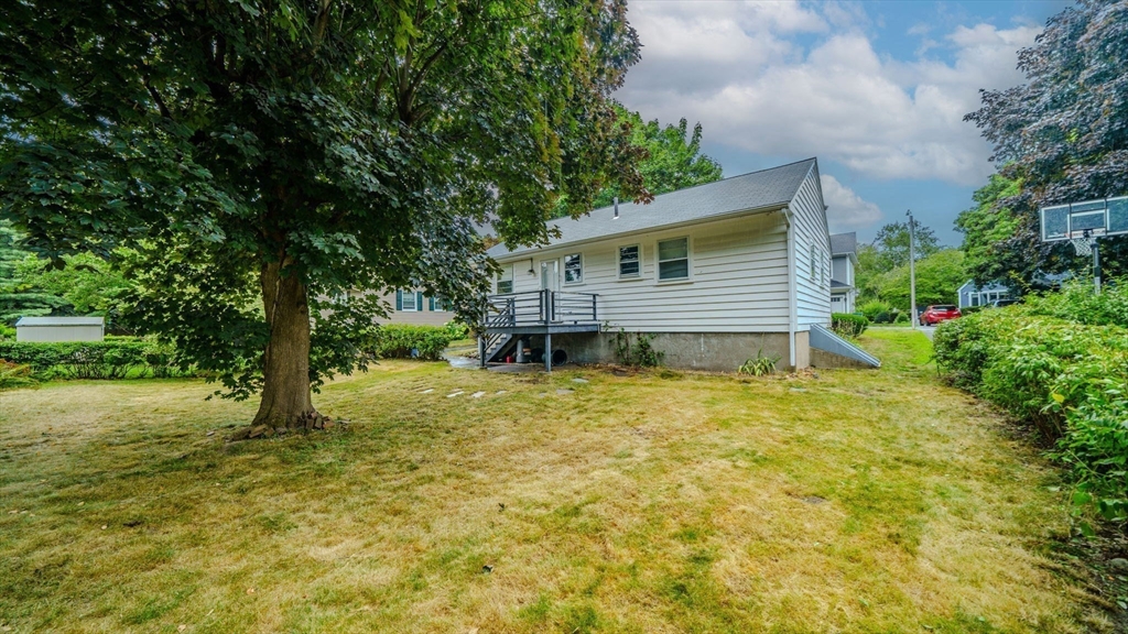 10 Westlund Rd