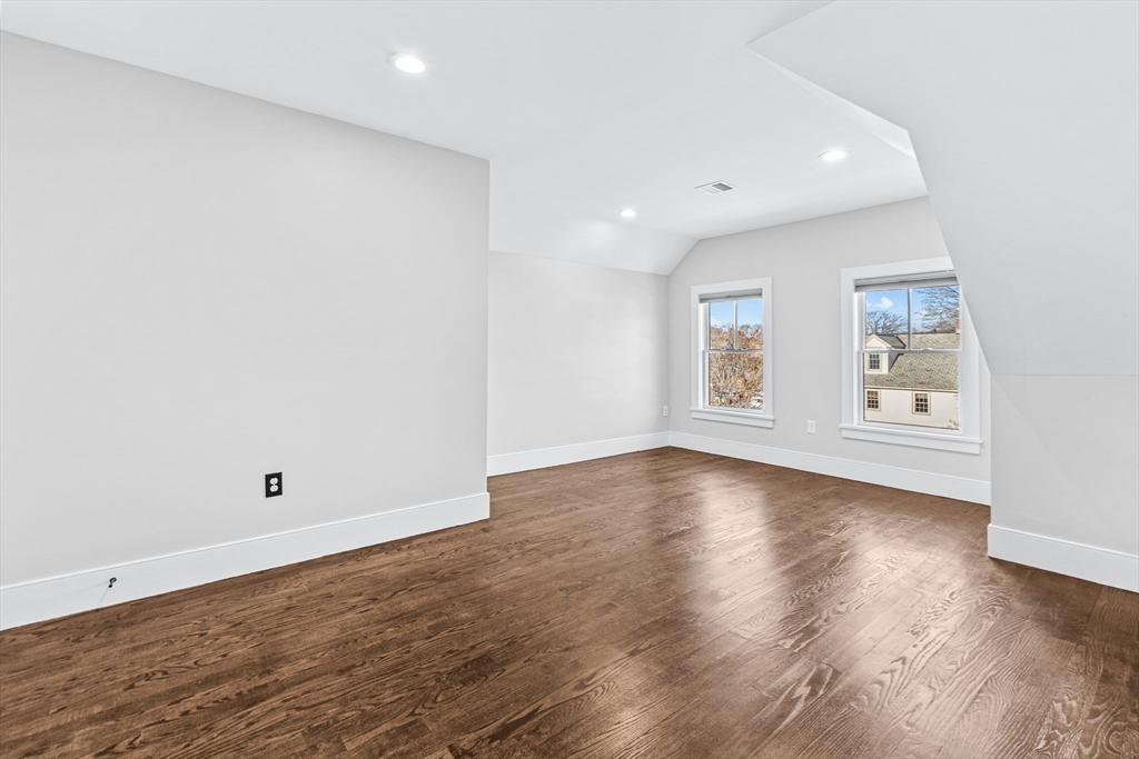 19 Abbott Rd