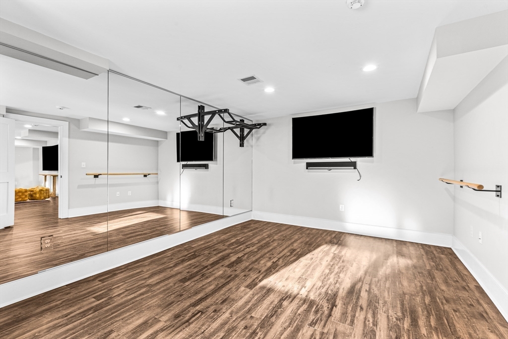 19 Abbott Rd