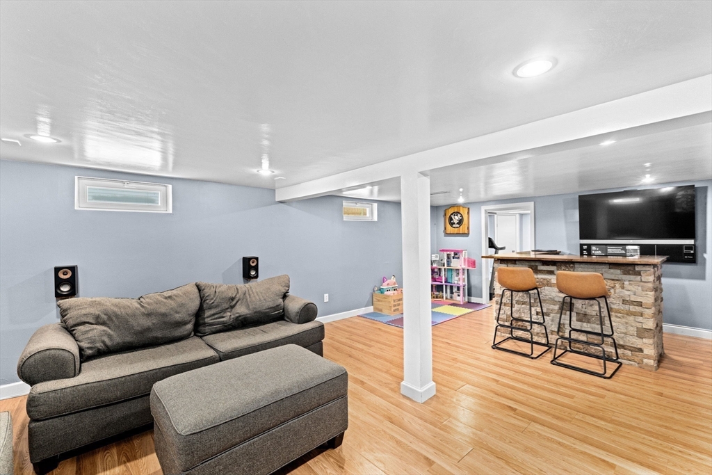 122 Lockland Ave
