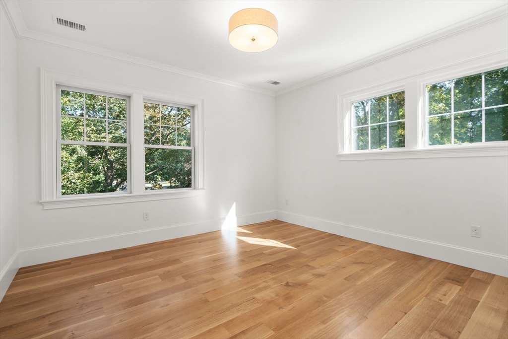32 S. Woodside Ave