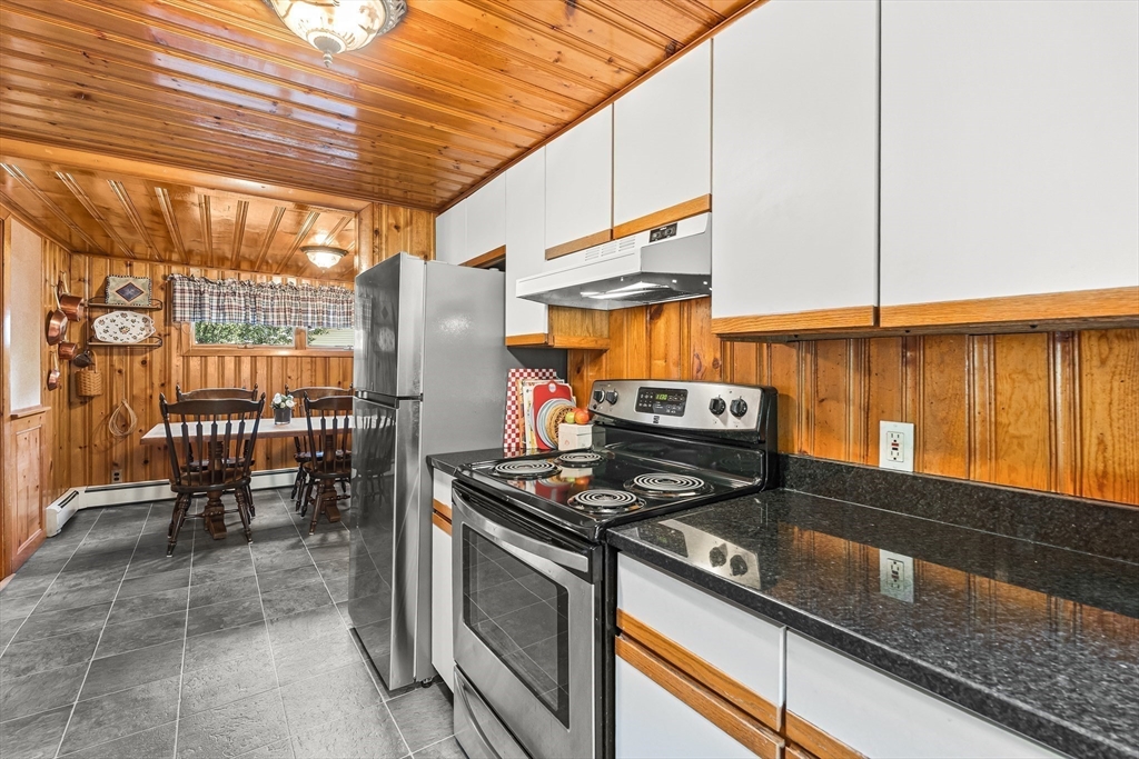 233 Lakeshore Dr