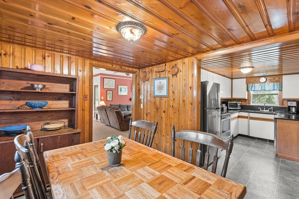 233 Lakeshore Dr