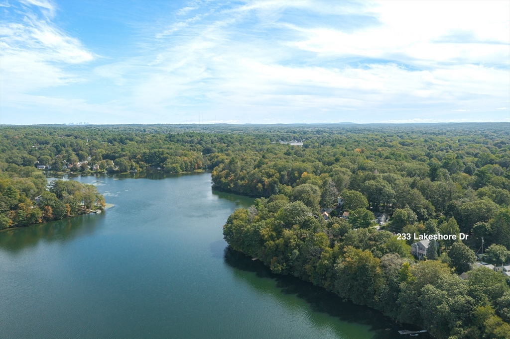 233 Lakeshore Dr
