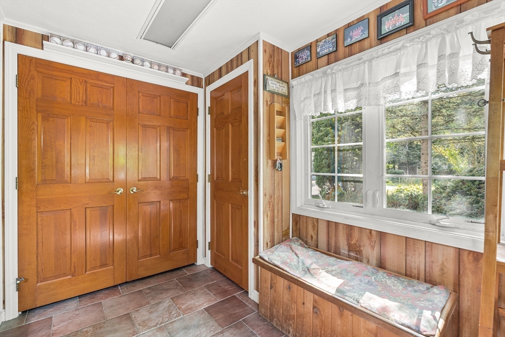233 Lakeshore Dr