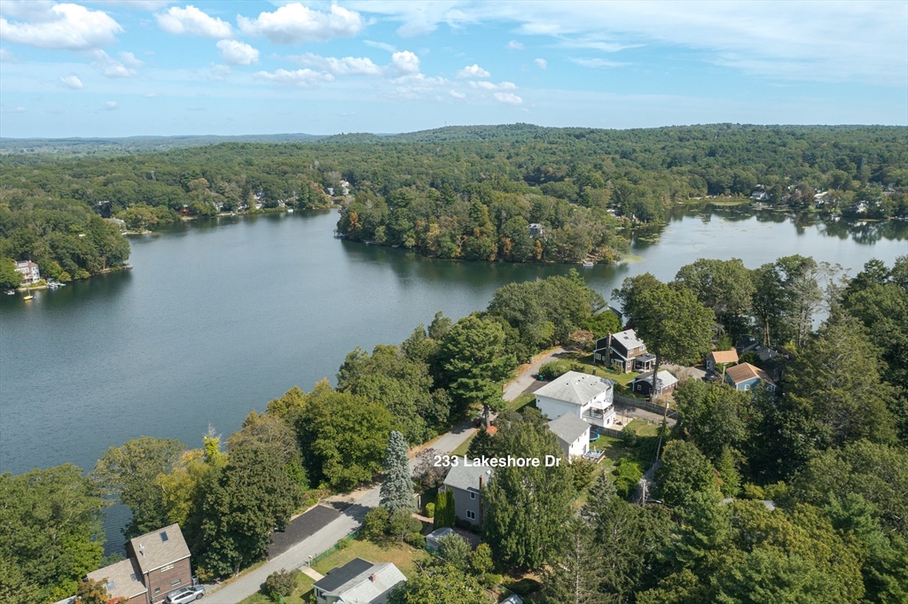233 Lakeshore Dr
